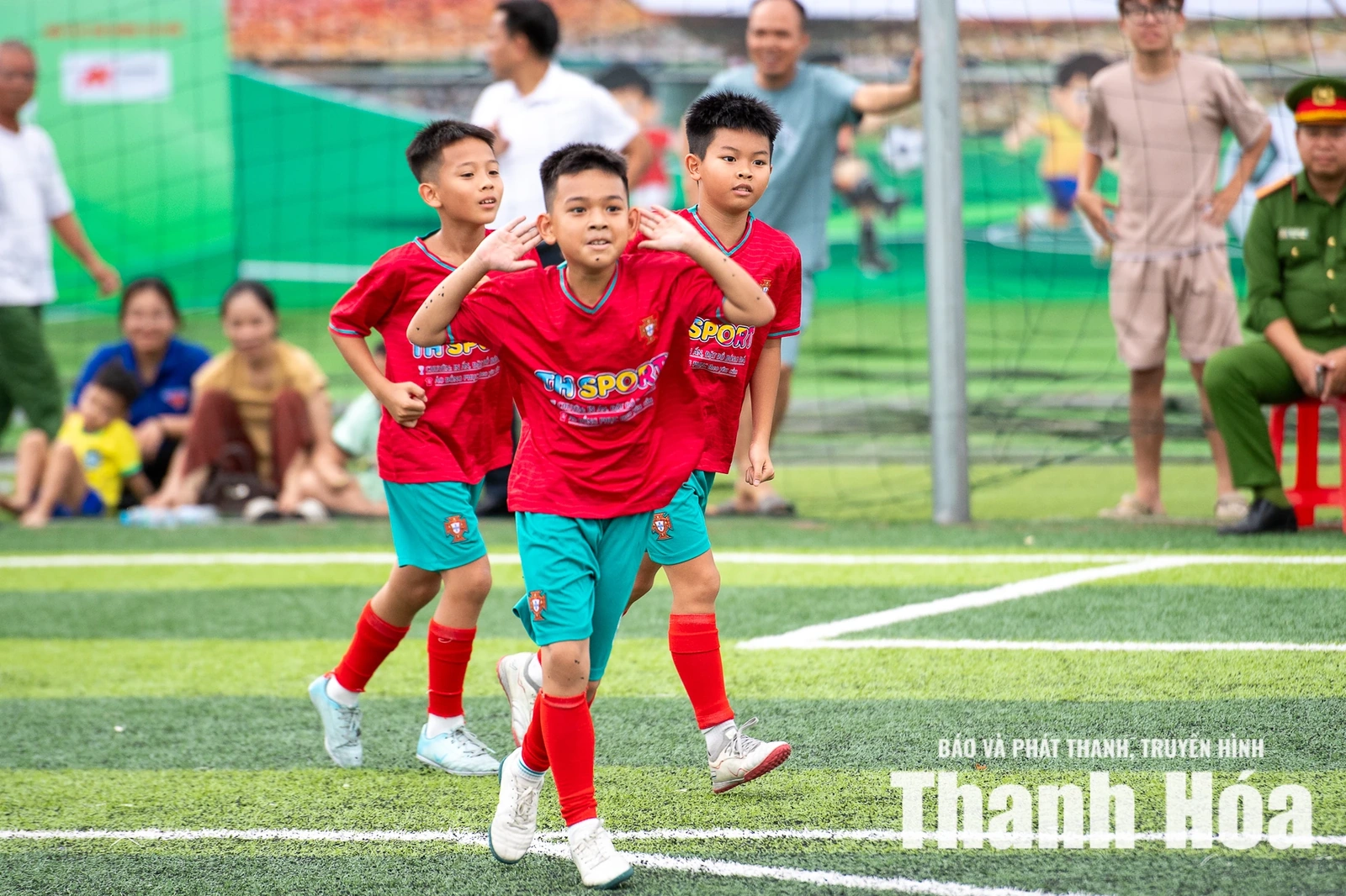 Những trận “chung kết” vòng bảng chờ xác định các đội vào tứ kết U10