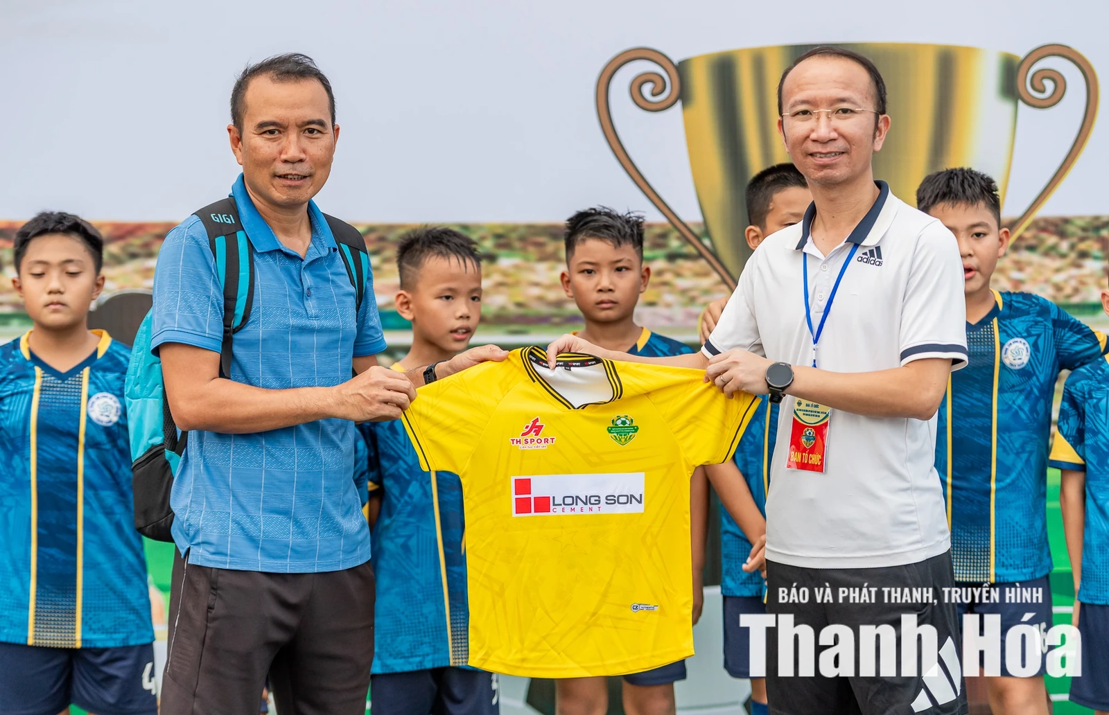 TH Sport trao áo đấu cho 8 đội bóng vào bán kết Giải Bóng đá Nhi đồng Báo và Phát thanh, Truyền hình Thanh Hóa lần thứ V