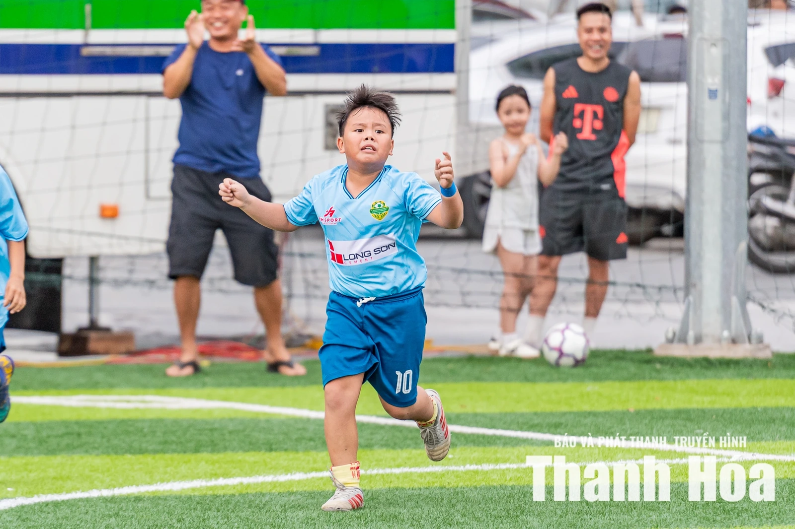 Cuộc đối đầu giữa “Messi nhí” và những cỗ máy ghi bàn