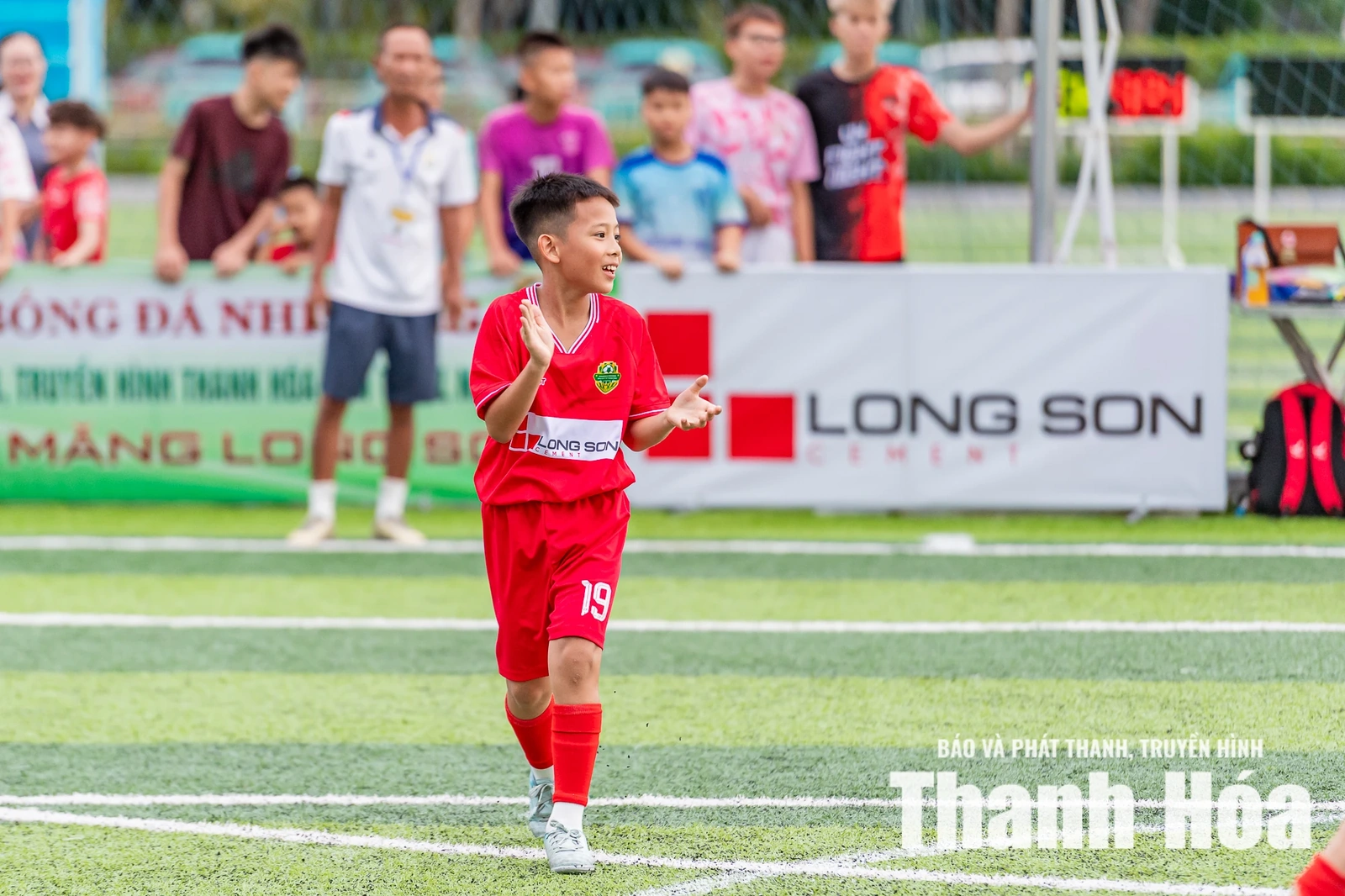 Cuộc đối đầu giữa “Messi nhí” và những cỗ máy ghi bàn