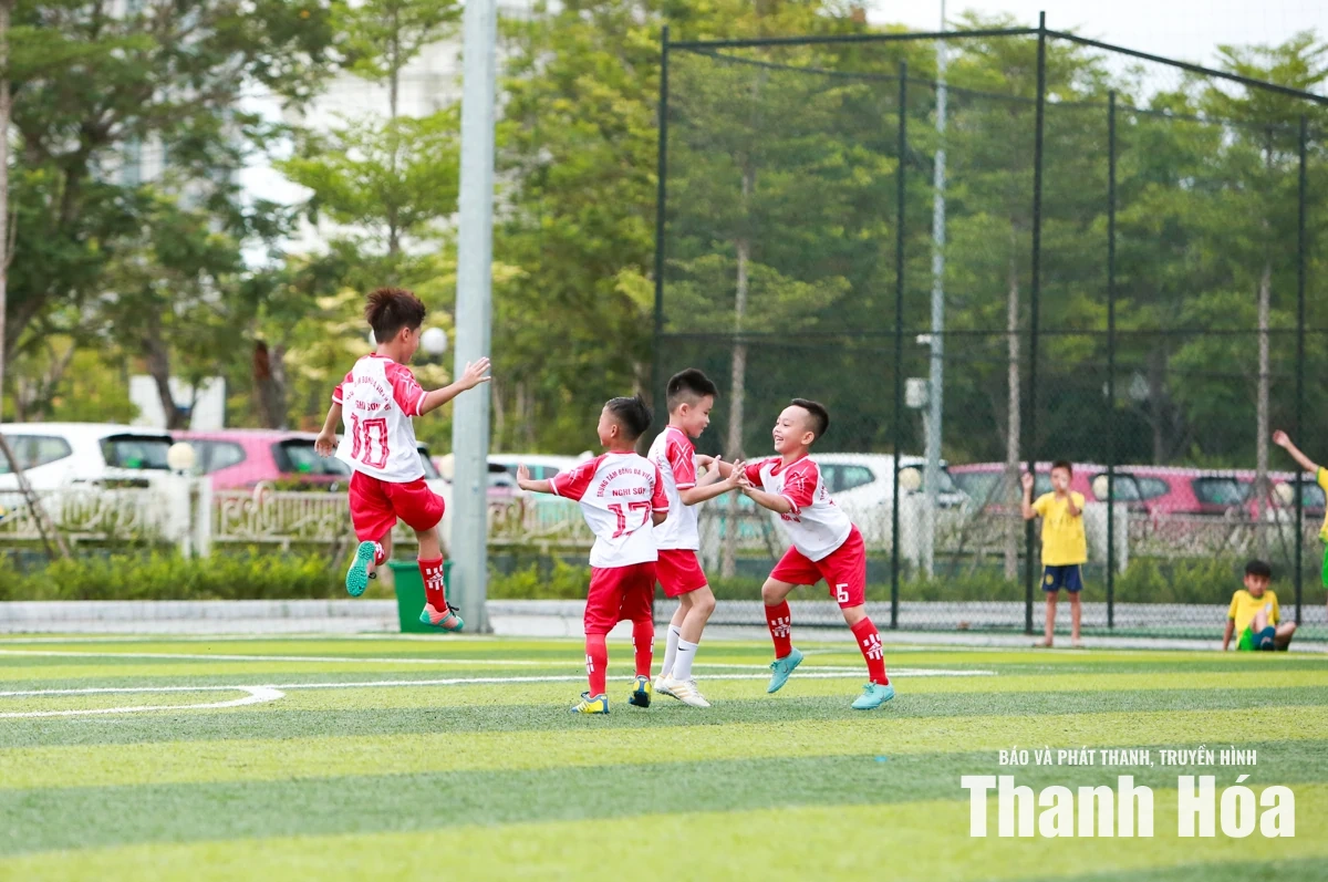 Xác định 4 đội U8 vào bán kết Giải Bóng đá Nhi đồng Báo và Phát thanh, truyền hình Thanh Hóa lần thứ V