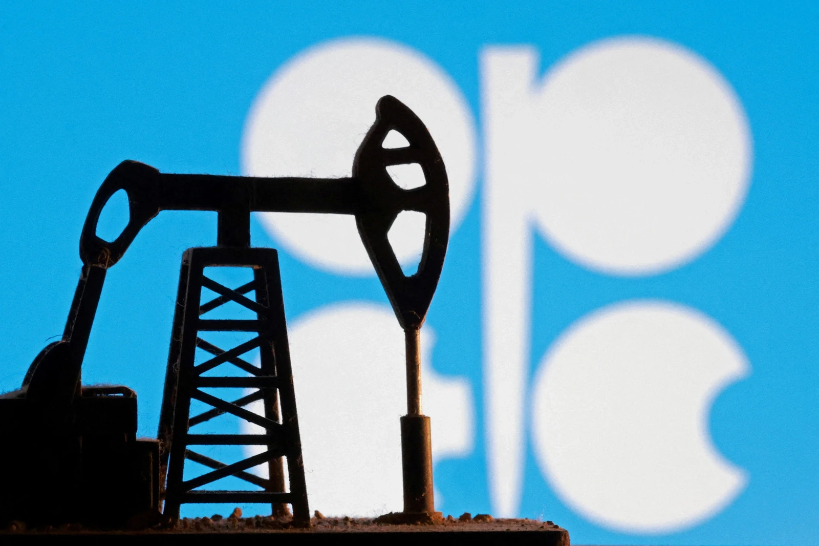 OPEC+ thông qua kế hoạch tiếp tục tăng sản lượng dầu mỏ khi xuất khẩu qua eo biển Hormuz dần phục hồi