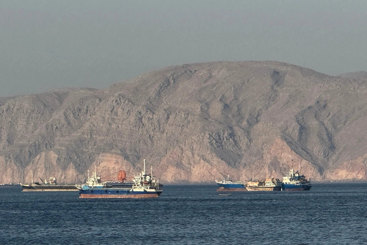 Oman, Saudi Arabia thảo luận về an ninh hàng hải tại eo biển Hormuz