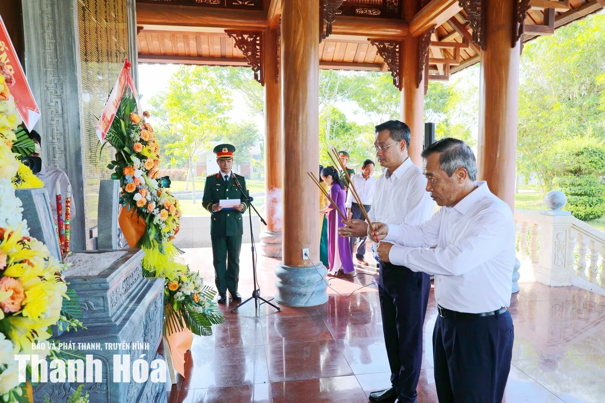 Đoàn đại biểu tỉnh Thanh Hóa và thành phố Đà Nẵng dâng hoa, dâng hương tri ân Mẹ Việt Nam Anh hùng và các Anh hùng liệt sĩ