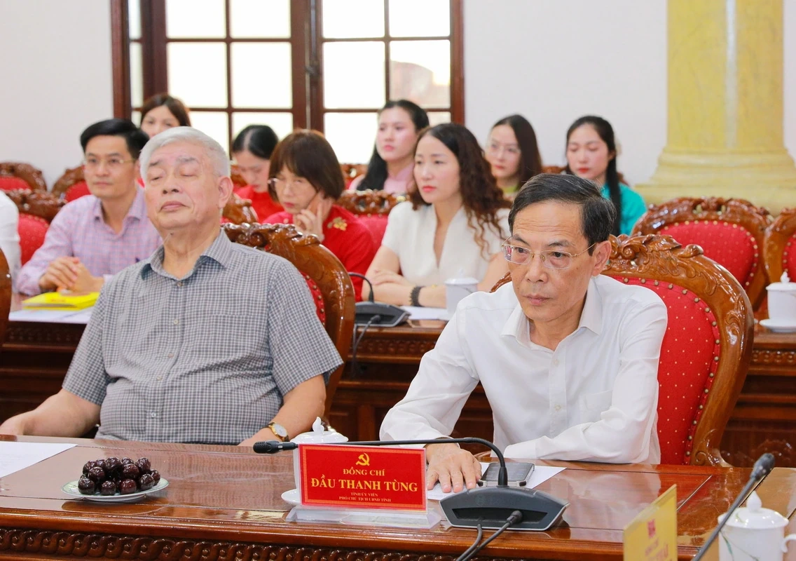Bí thư Tỉnh ủy Lê Đức Thái gặp mặt, biểu dương học sinh đoạt giải Olympic quốc tế và khu vực năm 2026
