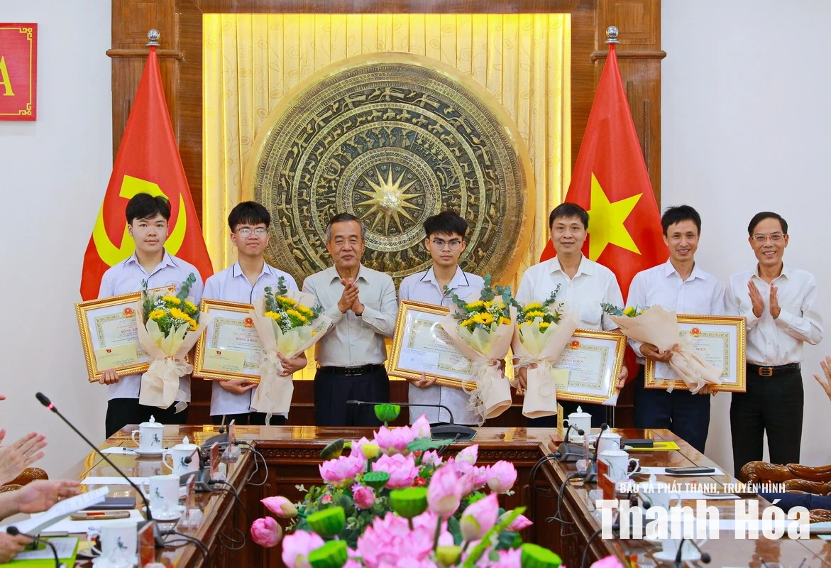 Bí thư Tỉnh ủy Lê Đức Thái gặp mặt, biểu dương học sinh đoạt giải Olympic quốc tế và khu vực năm 2026