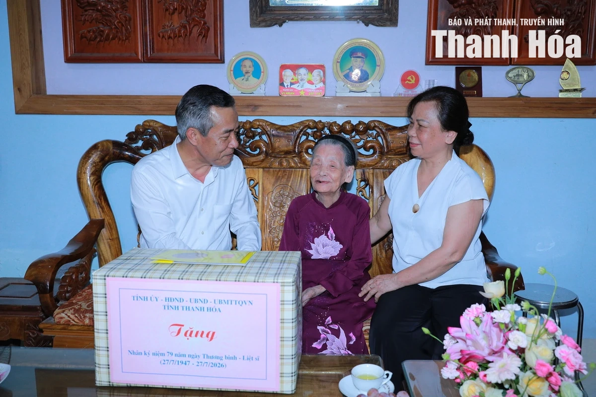 Bí thư Tỉnh ủy Lê Đức Thái thăm, tặng quà các gia đình chính sách