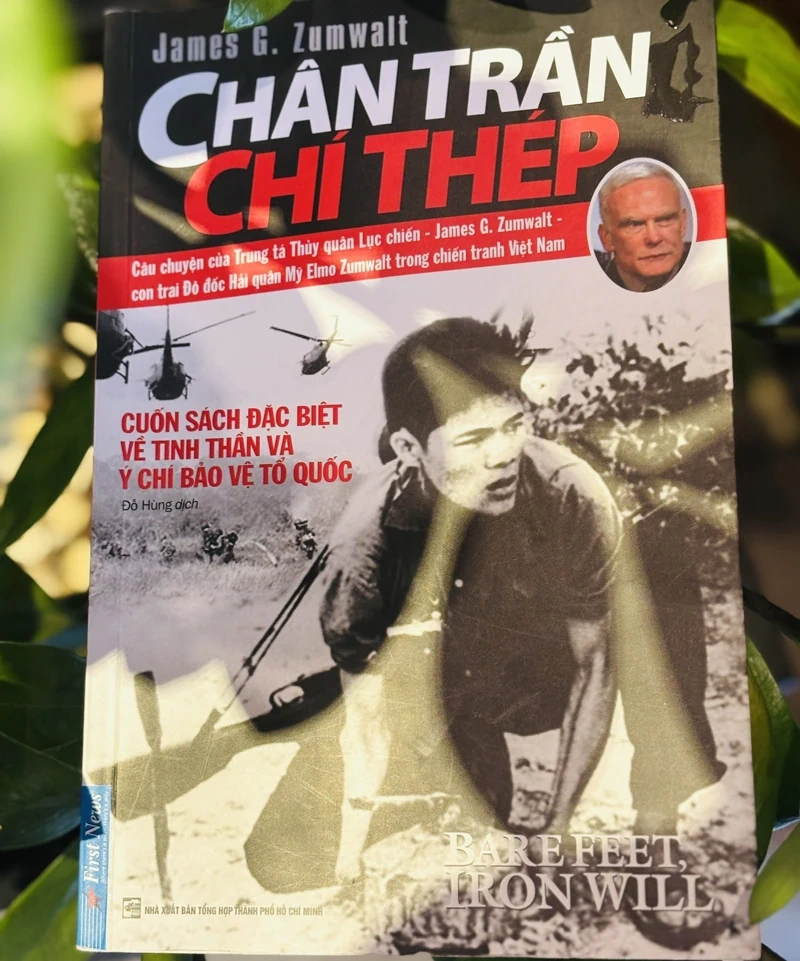 Cuốn sách “Chân trần, chí thép” của cựu binh Mỹ James G. Zumwalt: Đi về phía bên kia&nbsp;chiến tuyến