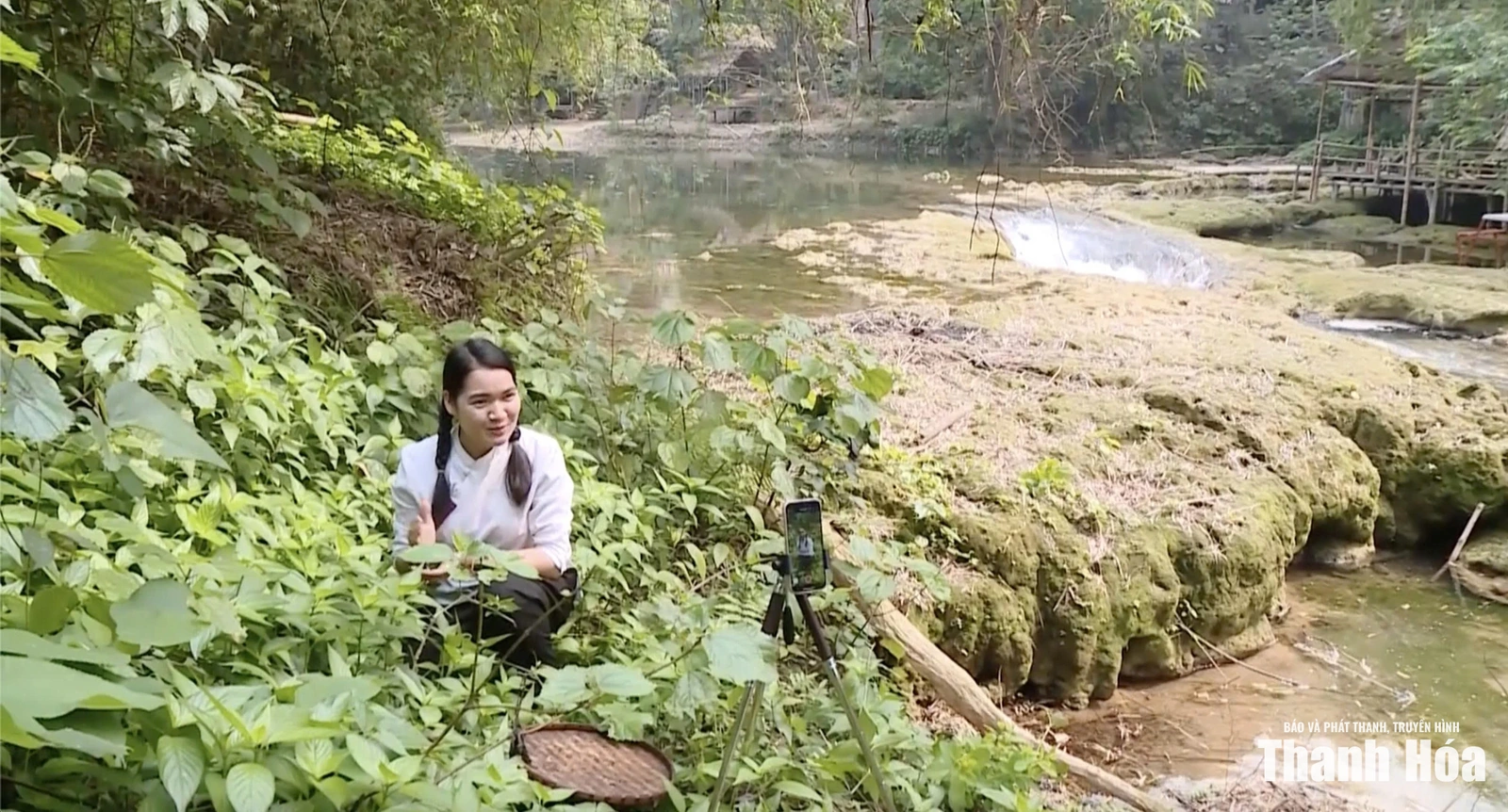 Từ đất khó vươn lên