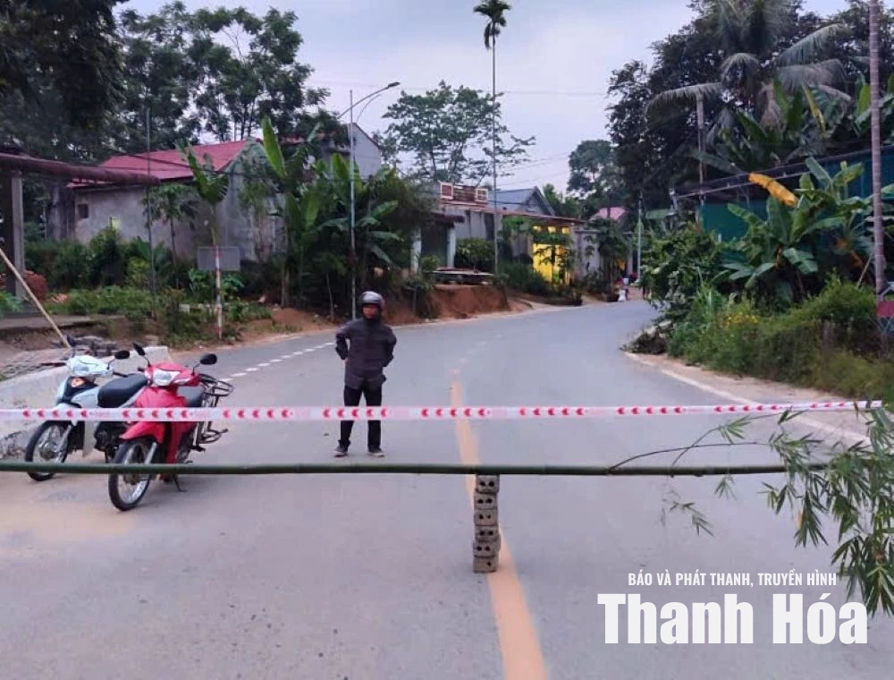 Sạt lở trên đường tỉnh 530B, cấm người và phương tiện qua khu vực nguy hiểm