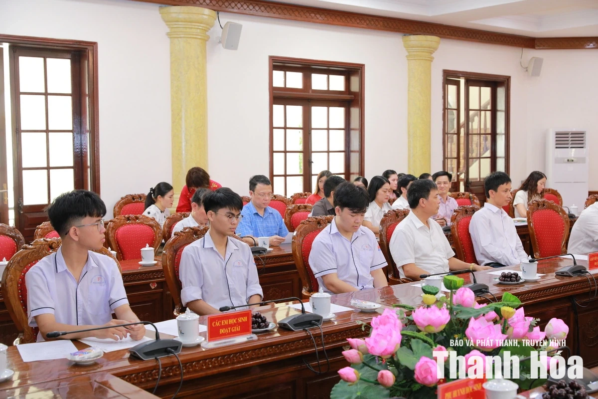 Bí thư Tỉnh ủy Lê Đức Thái gặp mặt, biểu dương học sinh đoạt giải Olympic quốc tế và khu vực năm 2026
