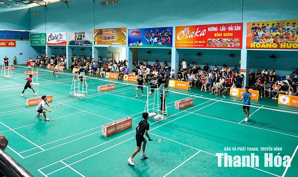 Gần 500 tay vợt tranh tài tại Giải cầu lông các nhóm tuổi Cup Hoàng Hương Sport hè năm 2026