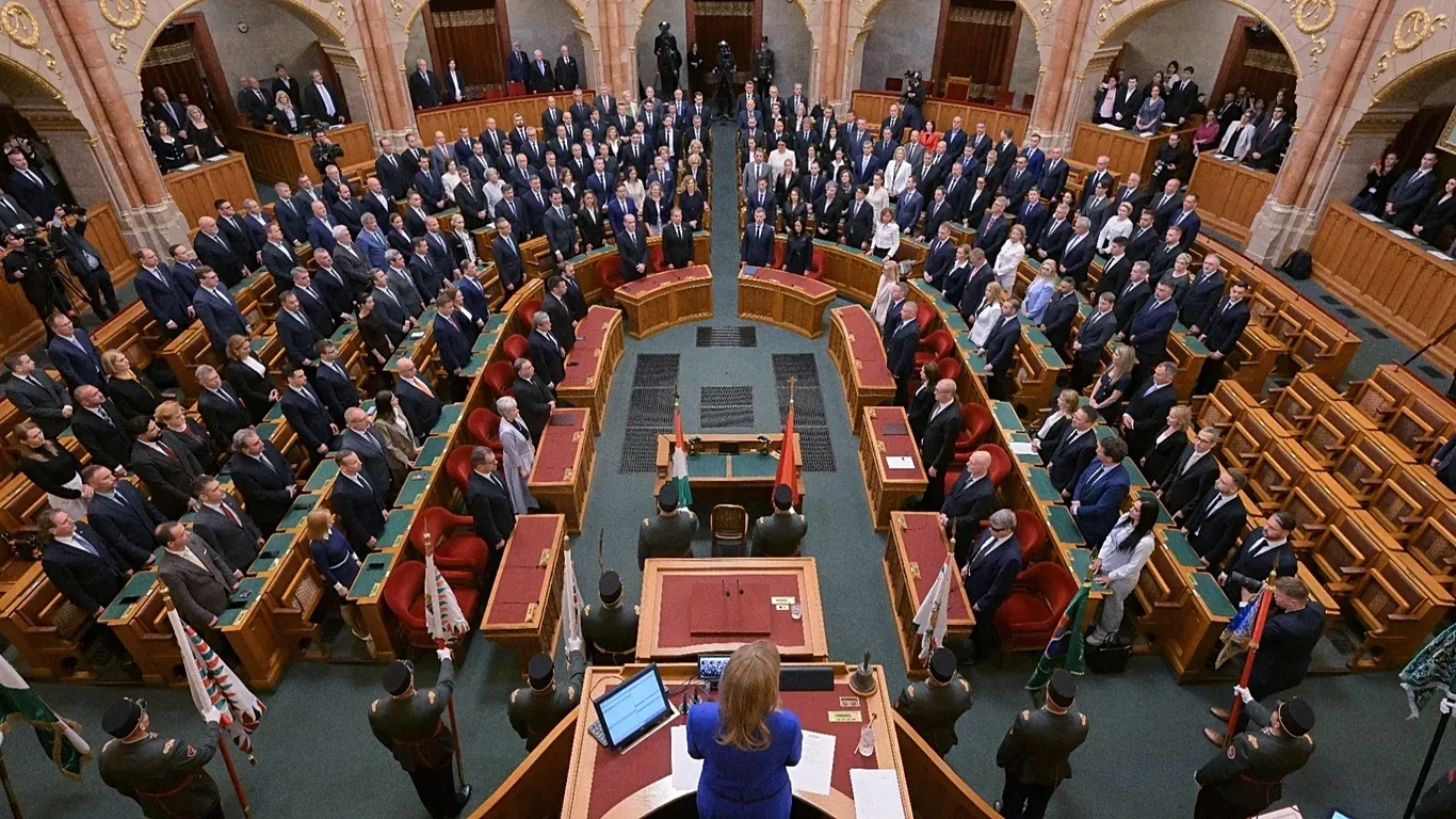 Quốc hội Hungary thông qua sửa đổi hiến pháp sâu rộng