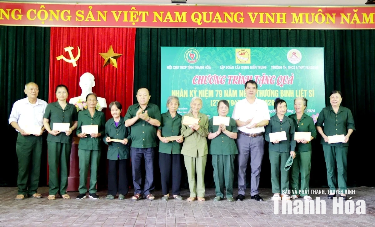 Trao 116 suất quà tri ân cựu thanh niên xung phong khó khăn