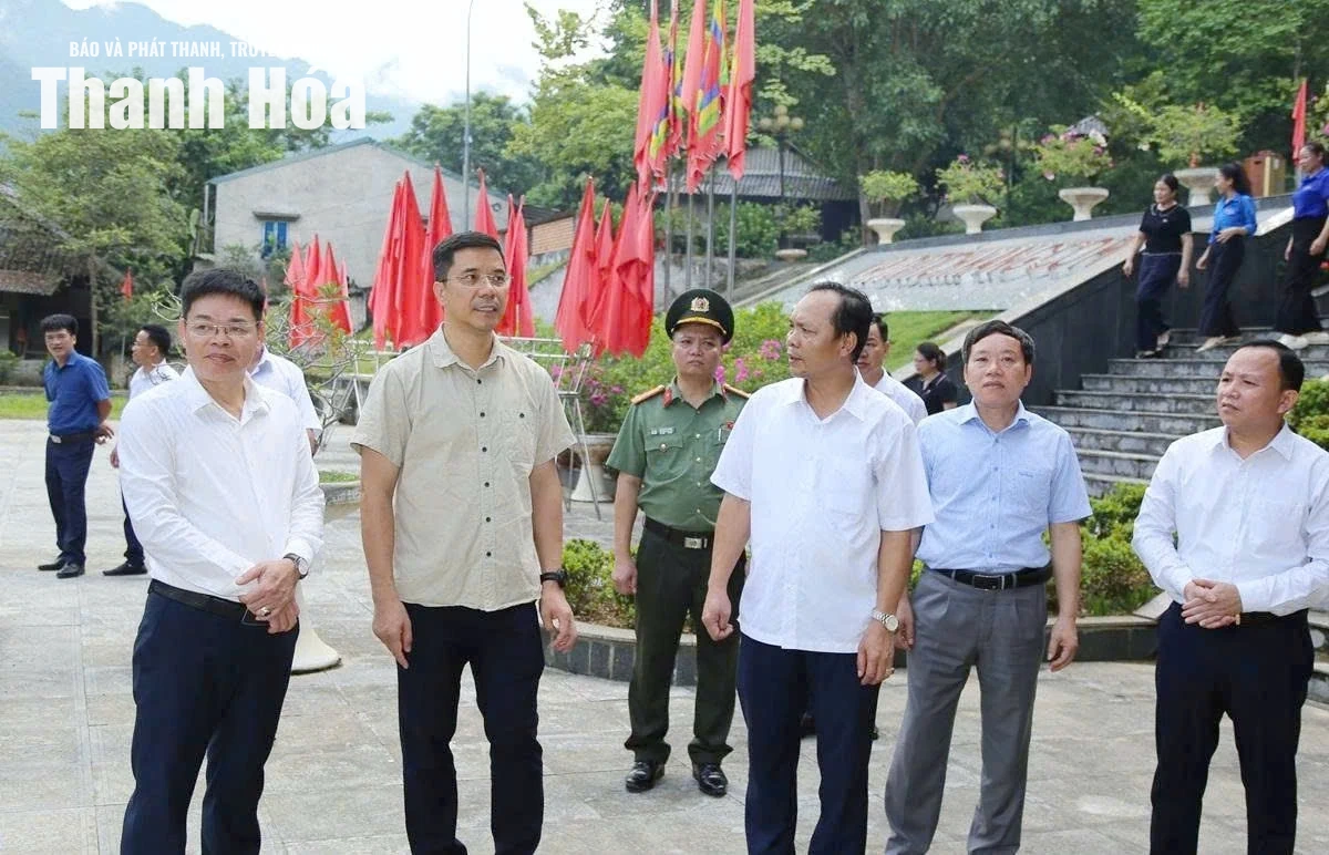 Phó Bí thư Thường trực Tỉnh ủy Nguyễn Hồng Phong dâng hoa, dâng hương tại Khu Di tích lịch sử cách mạng Quốc gia Hang Co Phương
