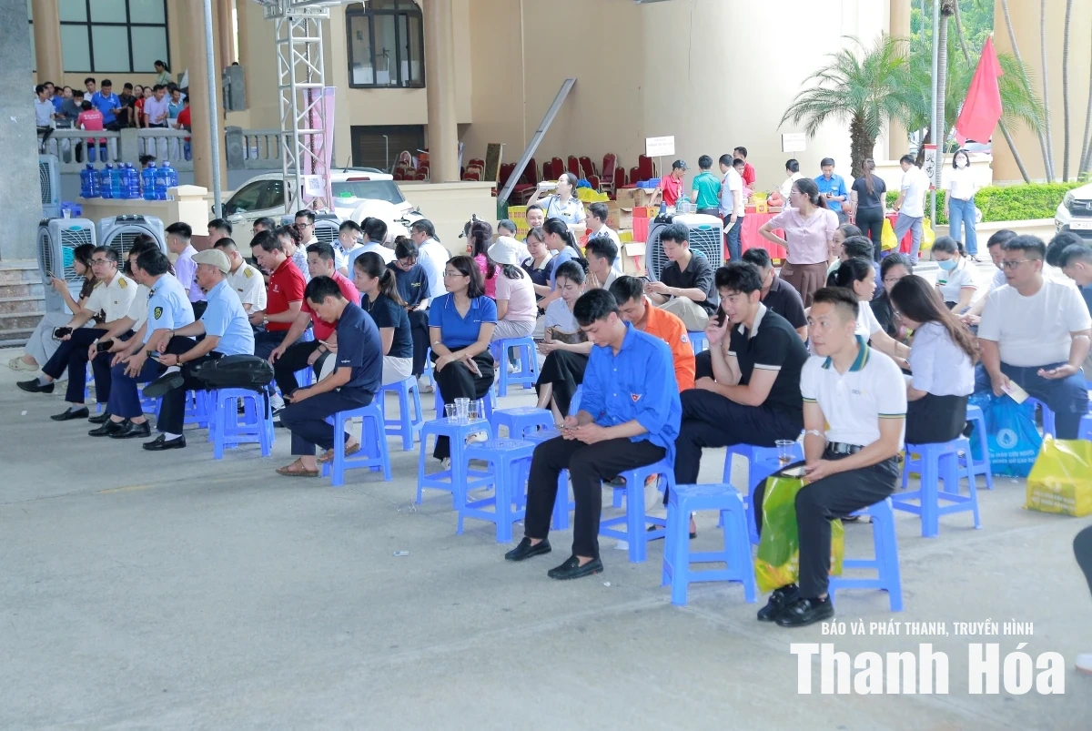 “Giọt hồng xứ Thanh” - Lan tỏa nghĩa cử&nbsp;Một giọt máu cho đi, một cuộc đời ở lại