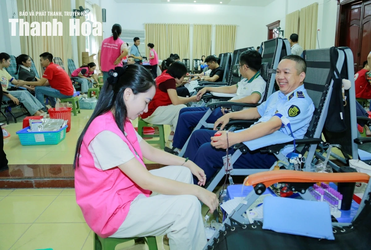 “Giọt hồng xứ Thanh” - Lan tỏa nghĩa cử&nbsp;Một giọt máu cho đi, một cuộc đời ở lại