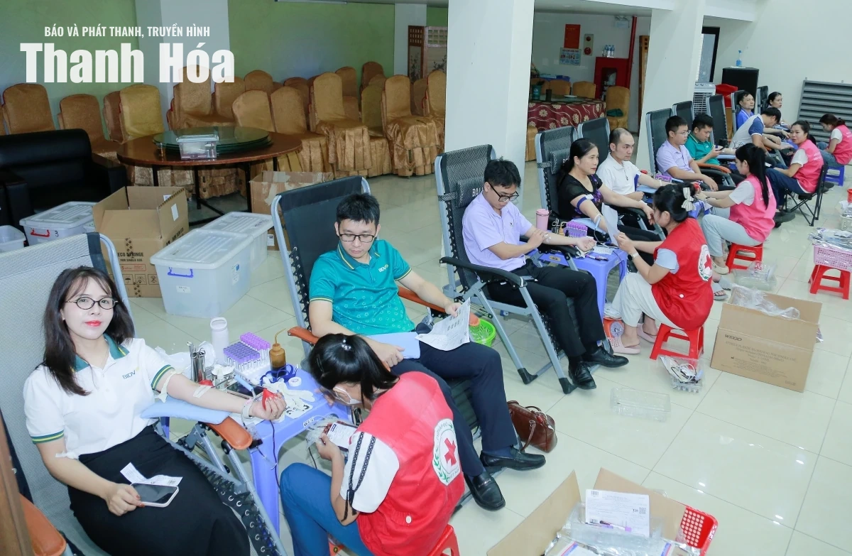 “Giọt hồng xứ Thanh” - Lan tỏa nghĩa cử&nbsp;Một giọt máu cho đi, một cuộc đời ở lại