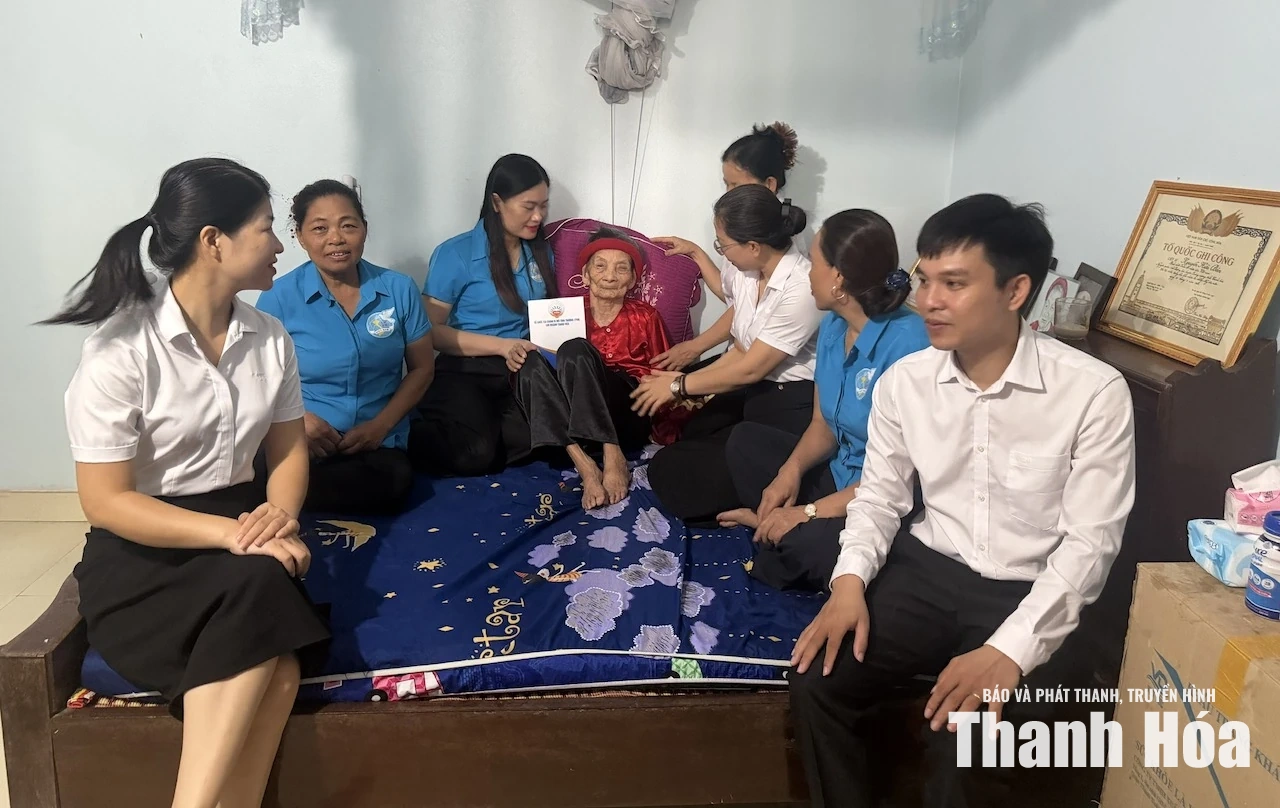 TYM Chi nhánh Thanh Hóa trao 49 suất quà tri ân dịp 27/7