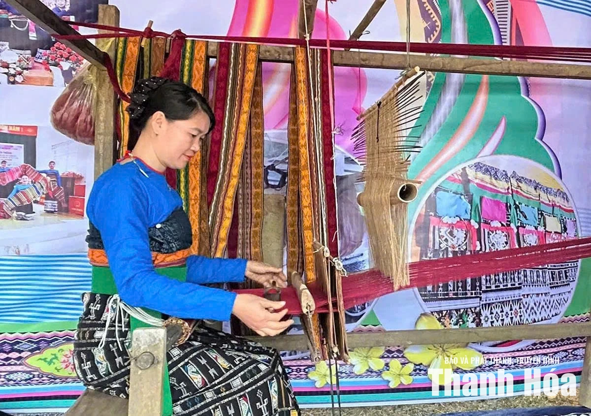 Sức sống nghề dệt thổ cẩm ở Chung Sơn