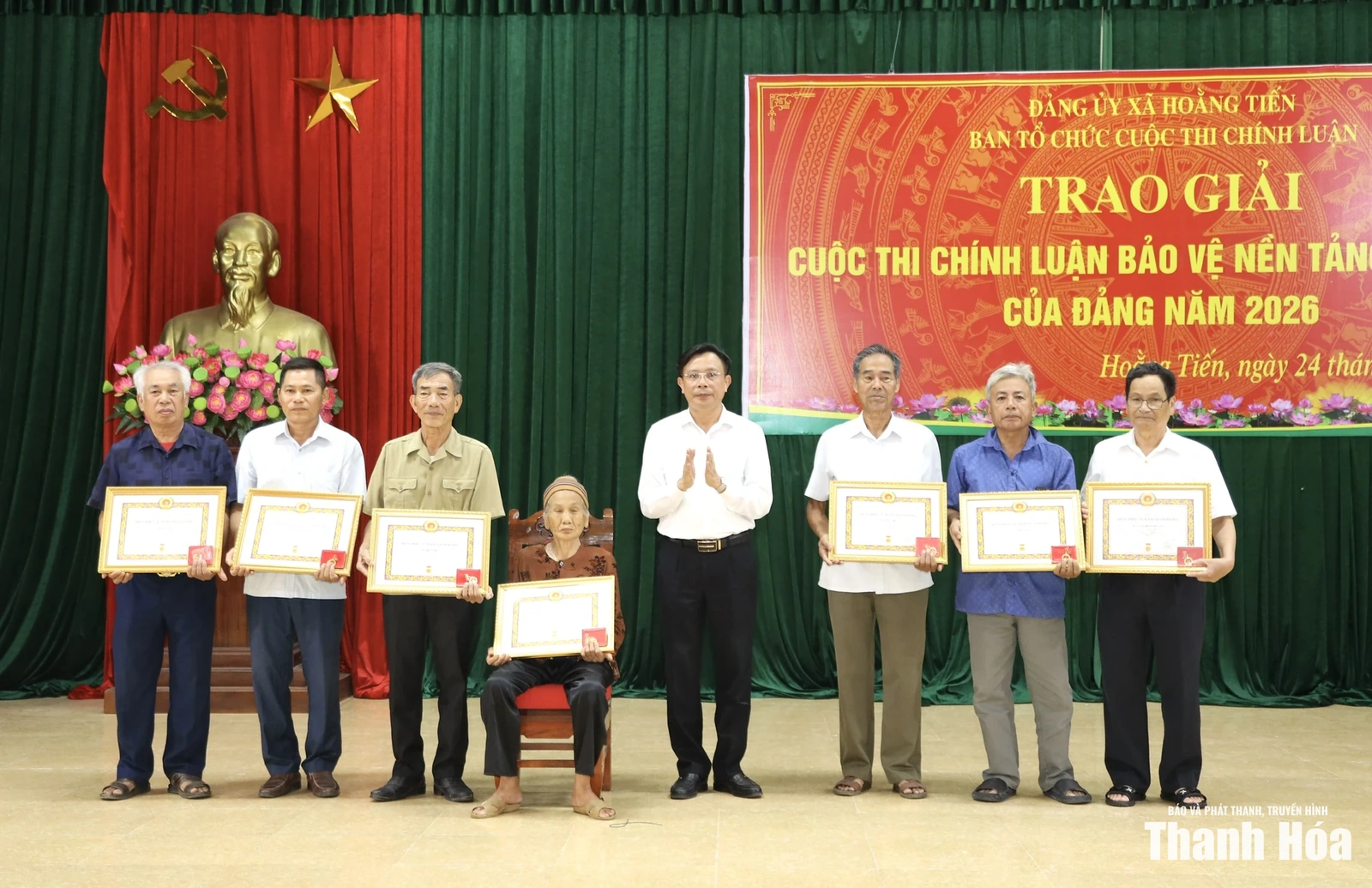 Xã Hoằng Tiến trao giải Cuộc thi chính luận bảo vệ nền tảng tư tưởng của Đảng