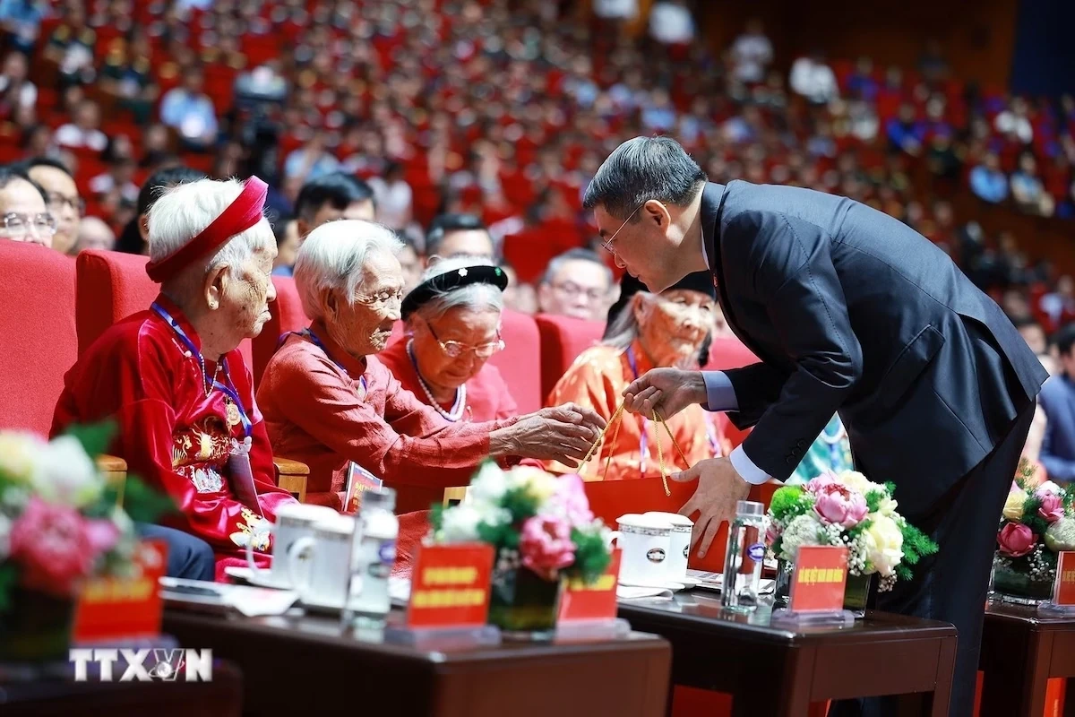 Thủ tướng: Chăm lo người có công với cách mạng là chủ trương nhất quán, thể hiện tính nhân văn sâu sắc