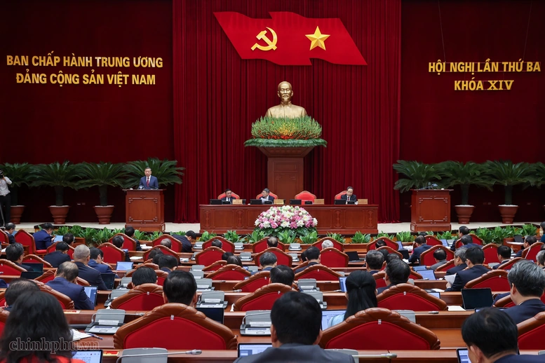 Các quyết sách được Trung ương thông qua phải tạo ra 4 bước chuyển chiến lược