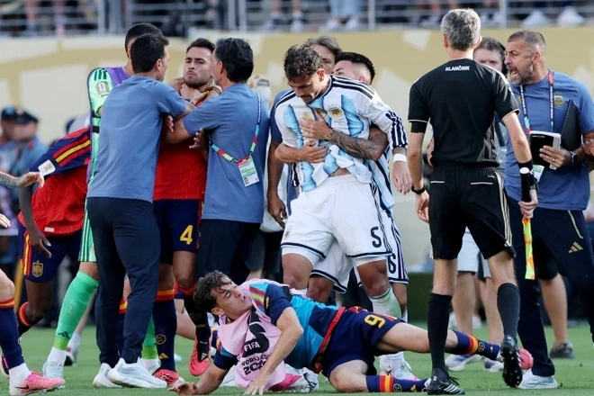 Trung vệ tuyển Việt Nam gặp sự cố hy hữu; FIFA xác nhận có thể thay đổi rất lớn ở World Cup 2030