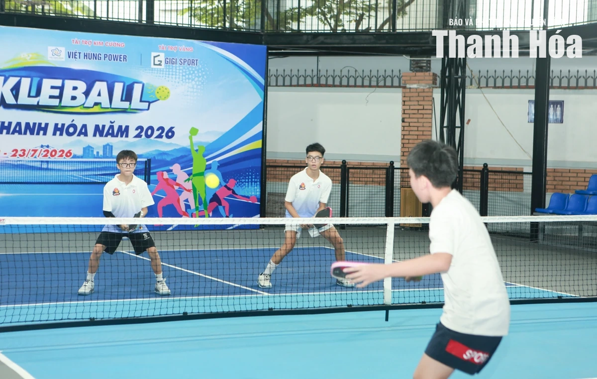 Khán giả “tiếp lửa” cho các VĐV ở giải Pickleball các nhóm tuổi