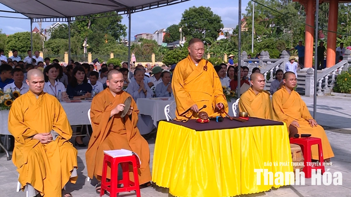 Xã Quảng Ninh dâng hoa, dâng hương, cầu siêu tưởng niệm các Anh hùng liệt sỹ