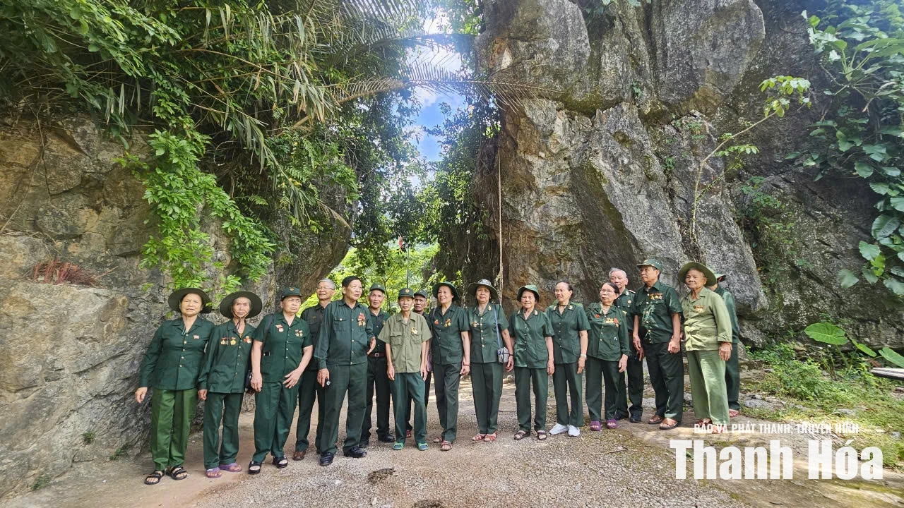 Cựu Thanh niên xung phong N237 Thanh Hóa tri ân các Anh hùng liệt sĩ trên tuyến lửa Trường Sơn