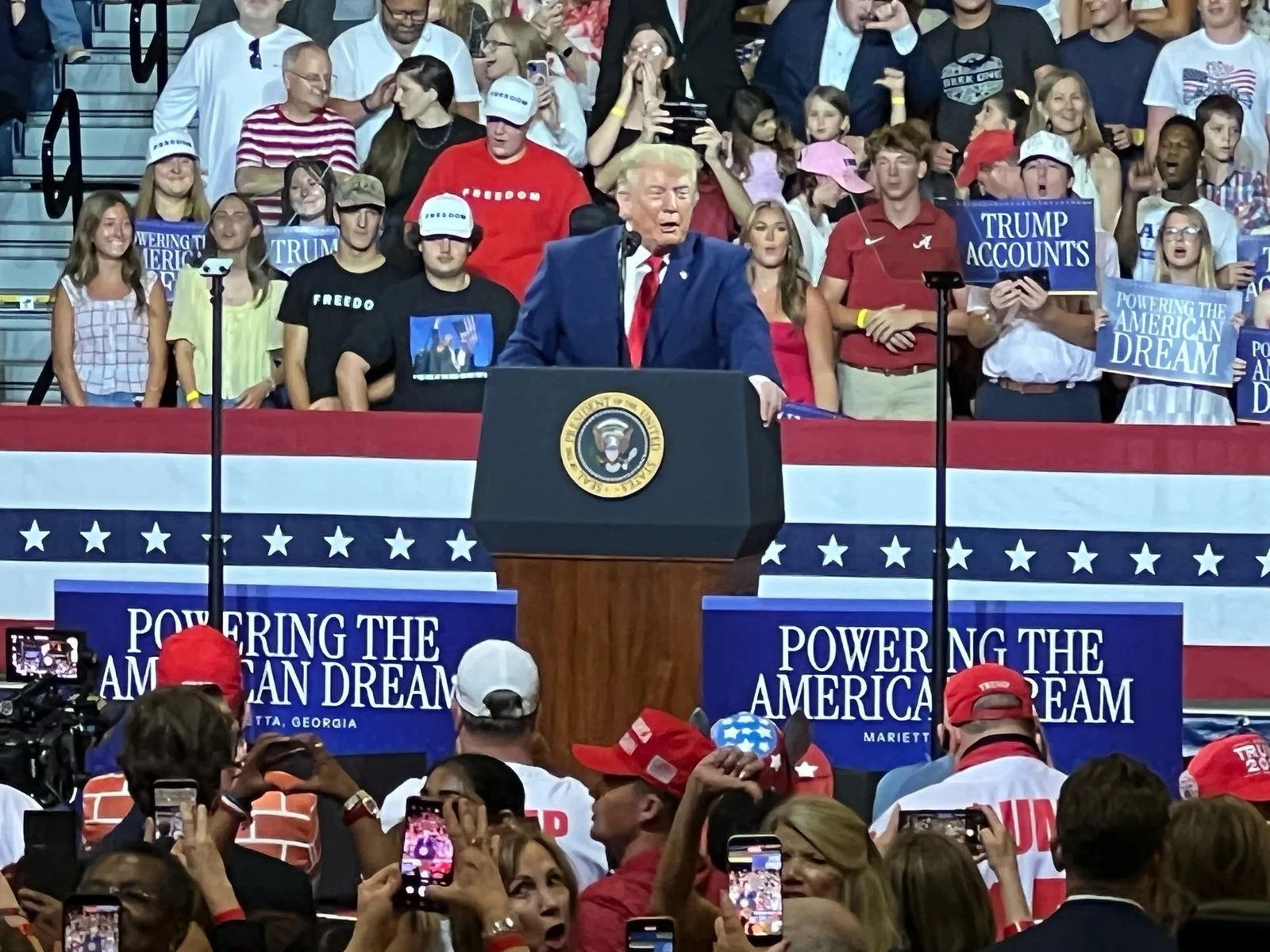 Ông Trump tin Iran sớm quay lại đàm phán, Tehran tiếp tục cảnh báo cứng rắn