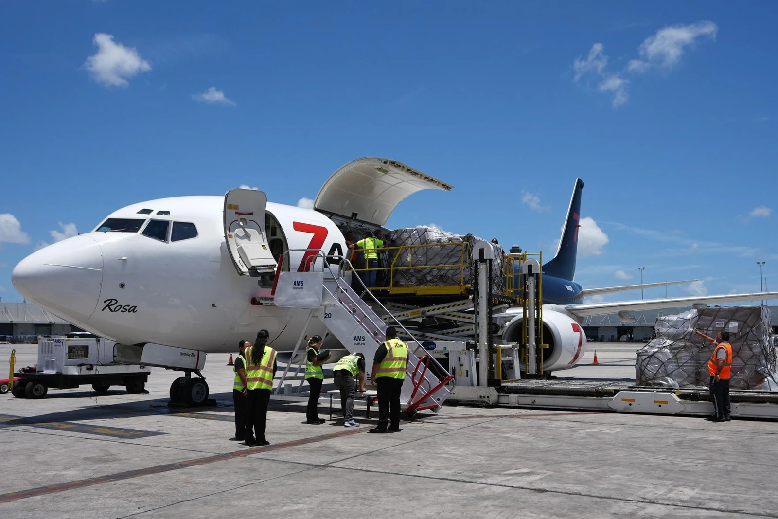 Mỹ triển khai đợt viện trợ nhân đạo đầu tiên tới Cuba