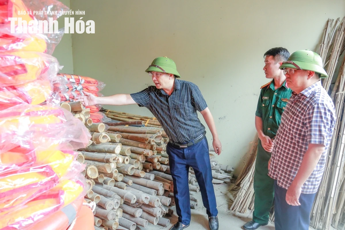 Kiểm tra hệ thống đê điều sông Cầu Chày trước mùa mưa bão