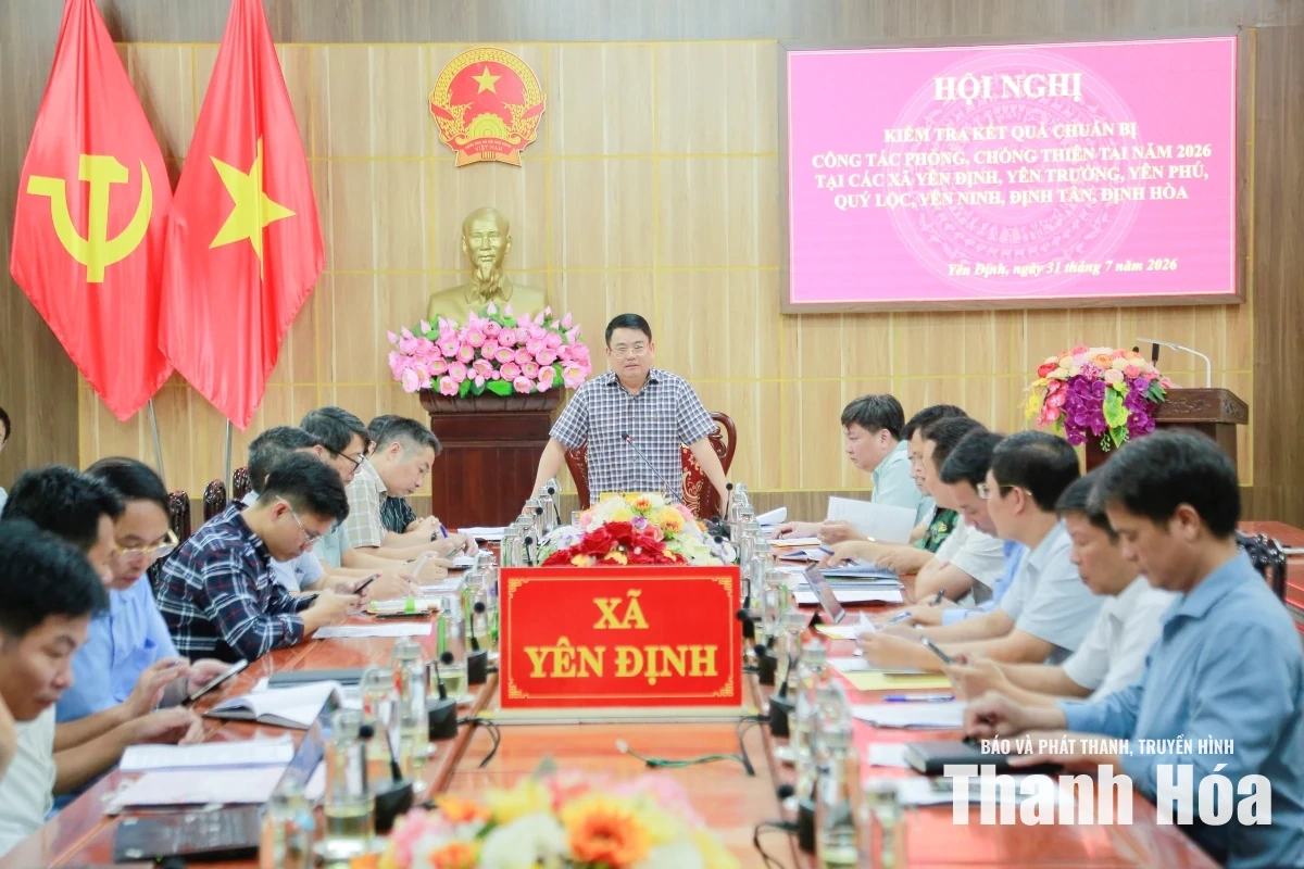 Kiểm tra hệ thống đê điều sông Cầu Chày trước mùa mưa bão