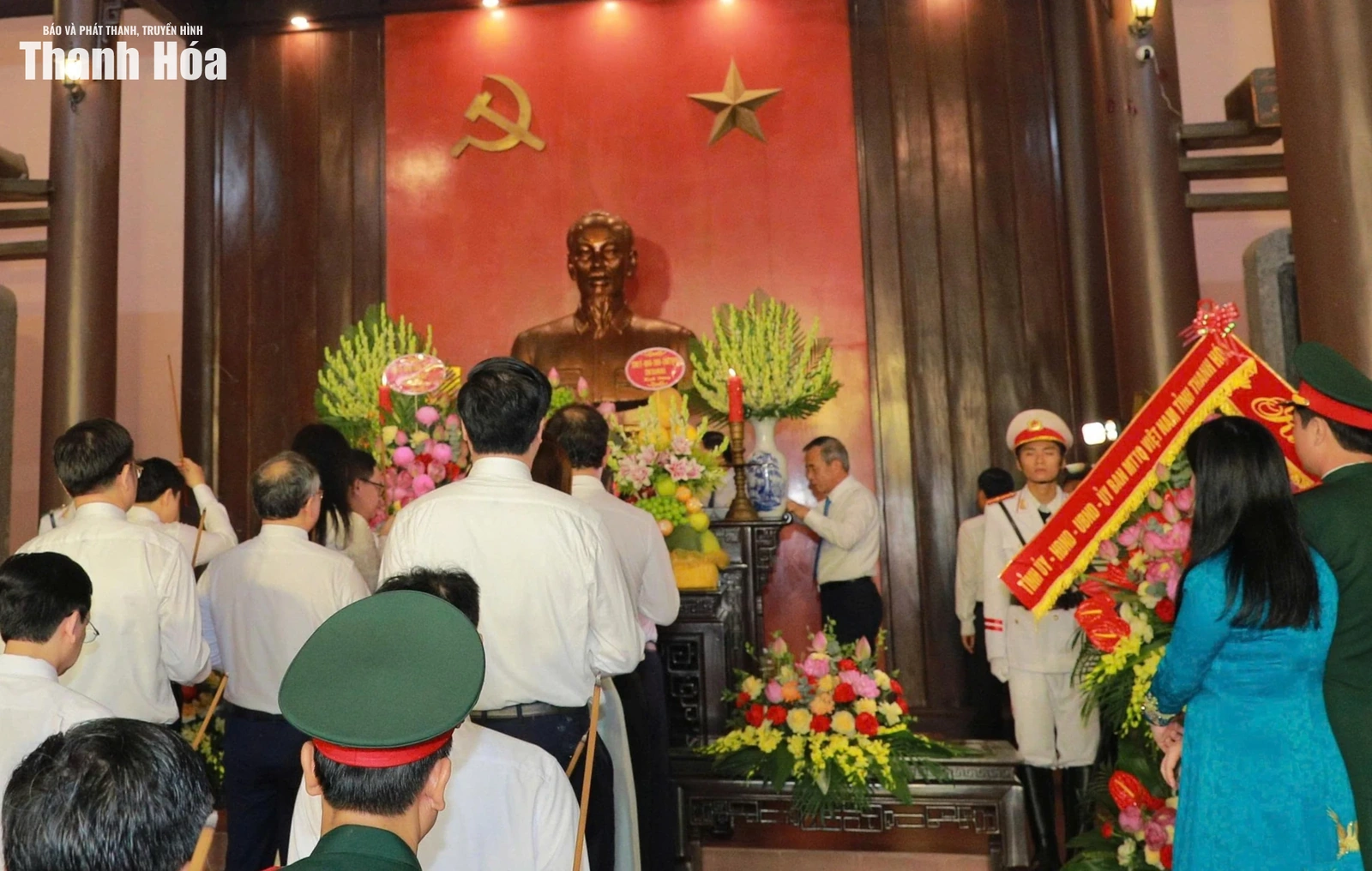 Đoàn đại biểu tỉnh Thanh Hóa dâng hương tưởng niệm Chủ tịch Hồ Chí Minh, mẹ Việt Nam Anh hùng và các Anh hùng liệt sĩ nhân kỷ niệm 79 năm Ngày Thương binh - Liệt sĩ
