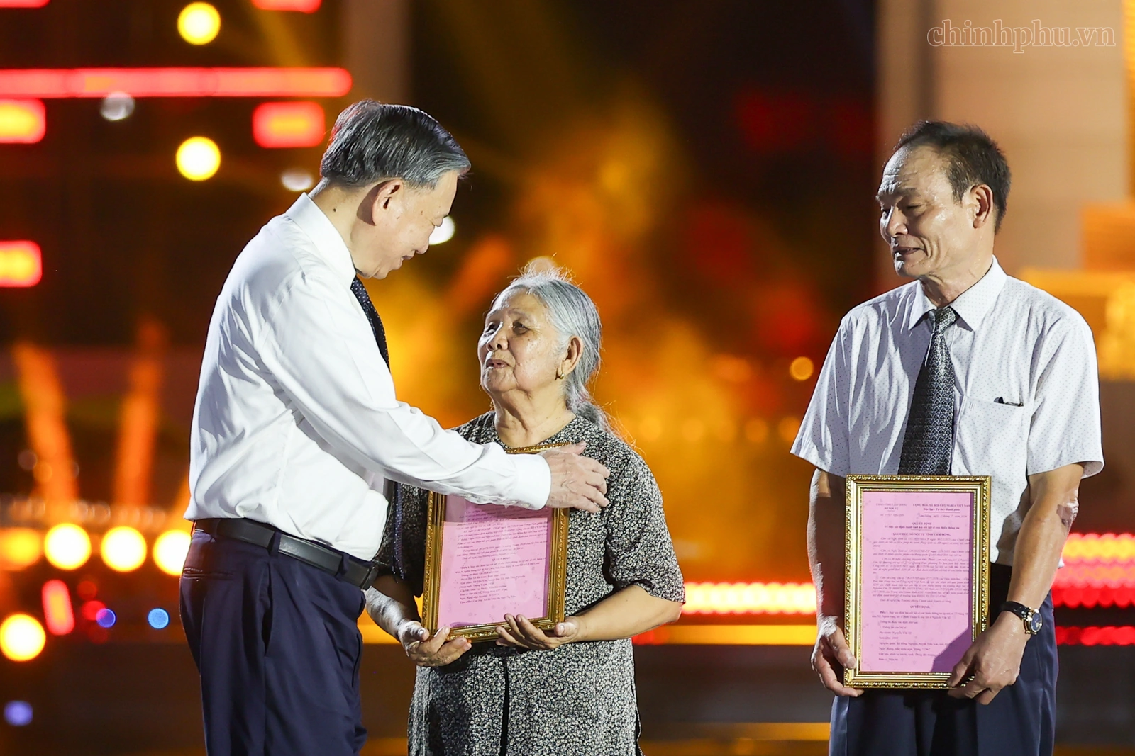 Cầu truyền hình “Sao sáng dẫn đường”: Tôn vinh và tri ân sự hy sinh cao cả của các Anh hùng liệt sĩ