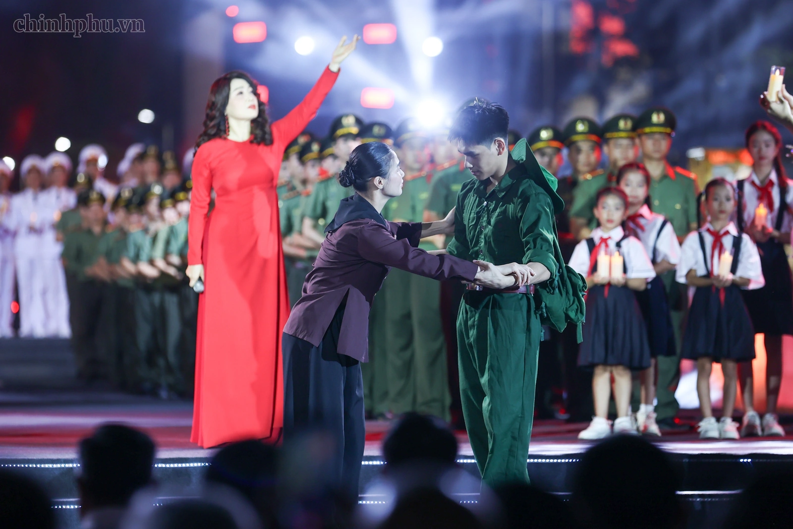 Cầu truyền hình “Sao sáng dẫn đường”: Tôn vinh và tri ân sự hy sinh cao cả của các Anh hùng liệt sĩ