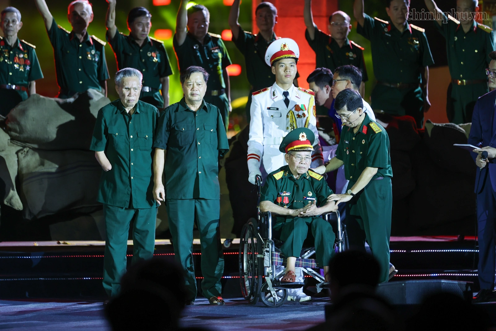 Cầu truyền hình “Sao sáng dẫn đường”: Tôn vinh và tri ân sự hy sinh cao cả của các Anh hùng liệt sĩ