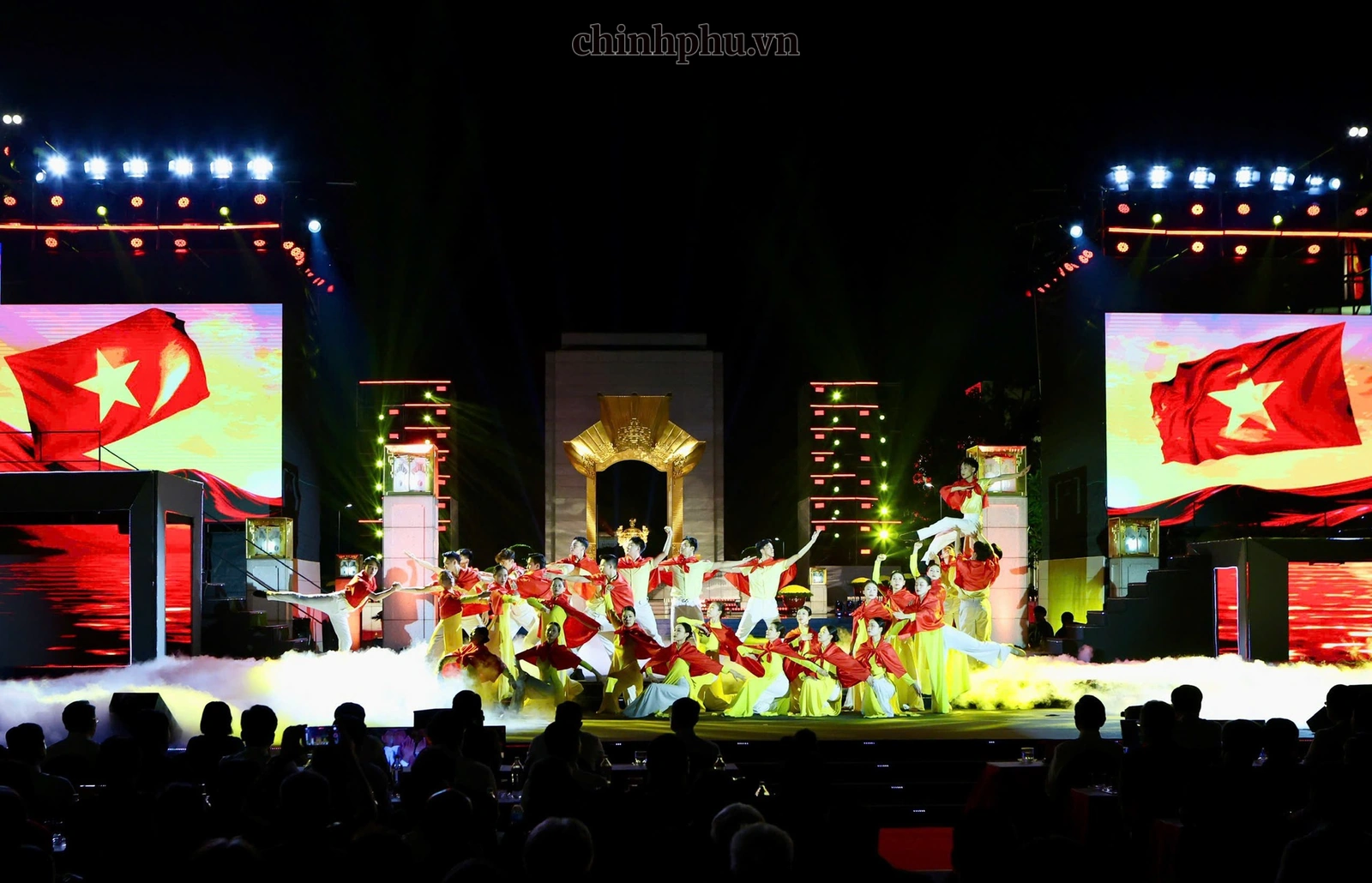 Cầu truyền hình “Sao sáng dẫn đường”: Tôn vinh và tri ân sự hy sinh cao cả của các Anh hùng liệt sĩ