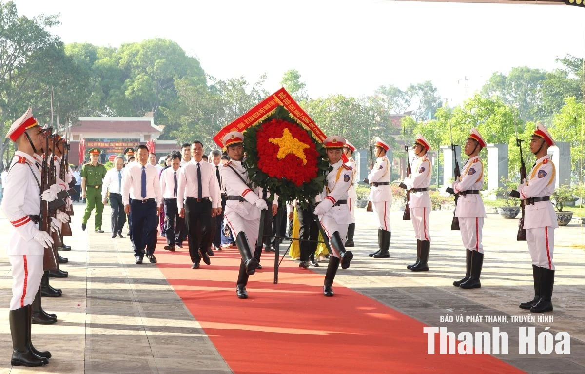 Đoàn đại biểu tỉnh Thanh Hóa dâng hương tưởng niệm Chủ tịch Hồ Chí Minh, mẹ Việt Nam Anh hùng và các Anh hùng liệt sĩ nhân kỷ niệm 79 năm Ngày Thương binh - Liệt sĩ