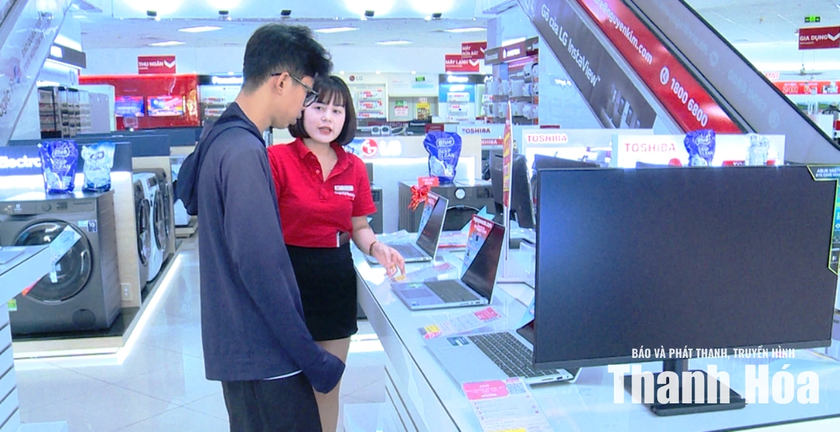 Giá laptop tăng vọt trước mùa tựu trường