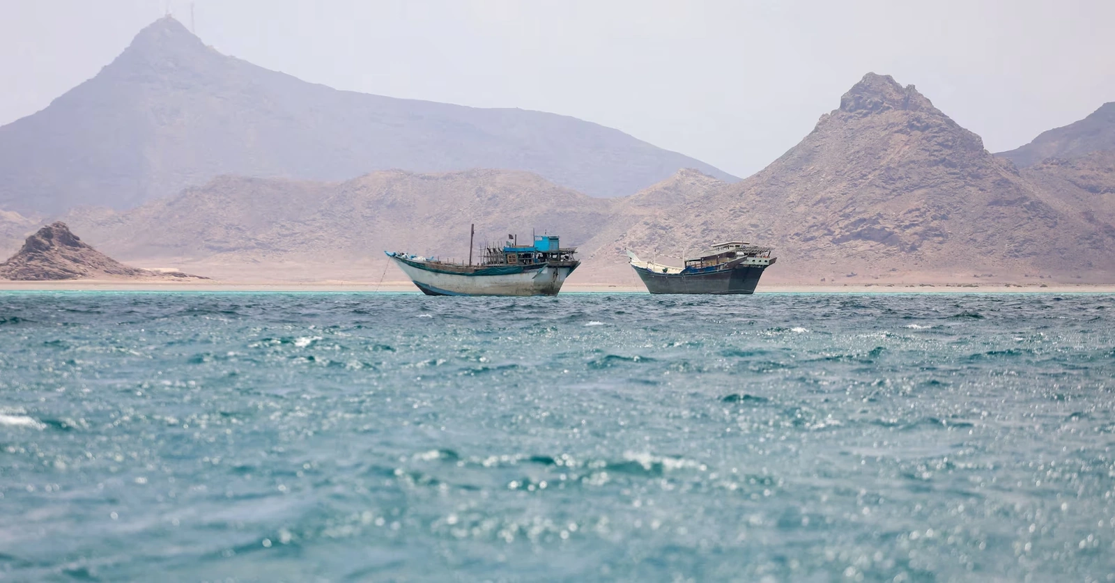 Houthi phủ nhận kế hoạch áp phí tàu qua Biển Đỏ
