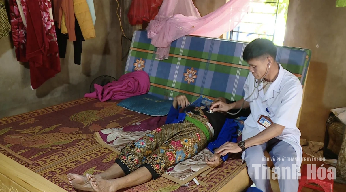Thầy thuốc nơi bản xa