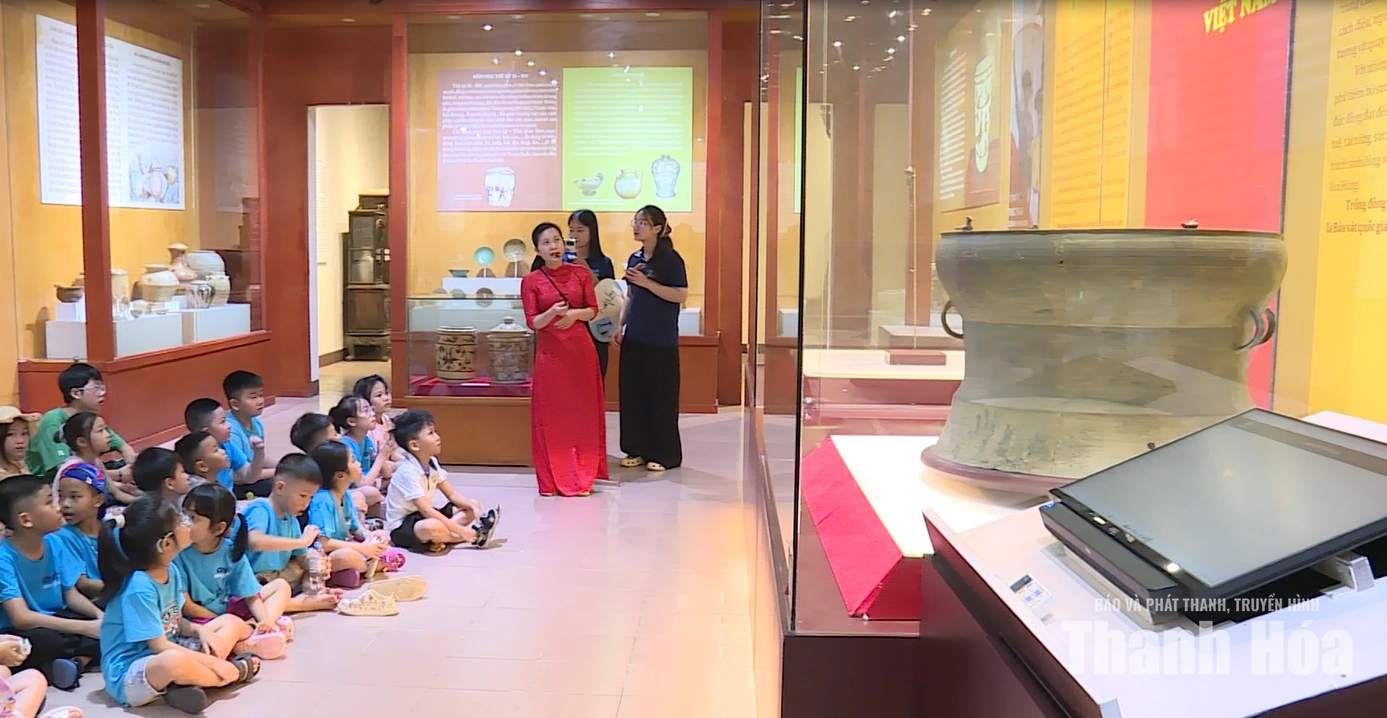 Đặc sắc không gian trưng bày về bảo vật quốc gia và gốm men tại Bảo tàng Thanh Hóa