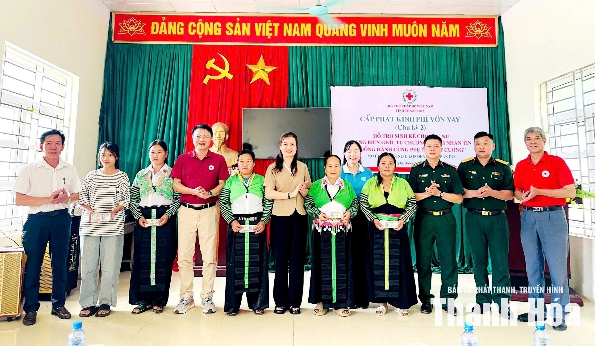 Cấp vốn vay hỗ trợ phụ nữ bản Pù Ngùa xây dựng mô hình sinh kế
