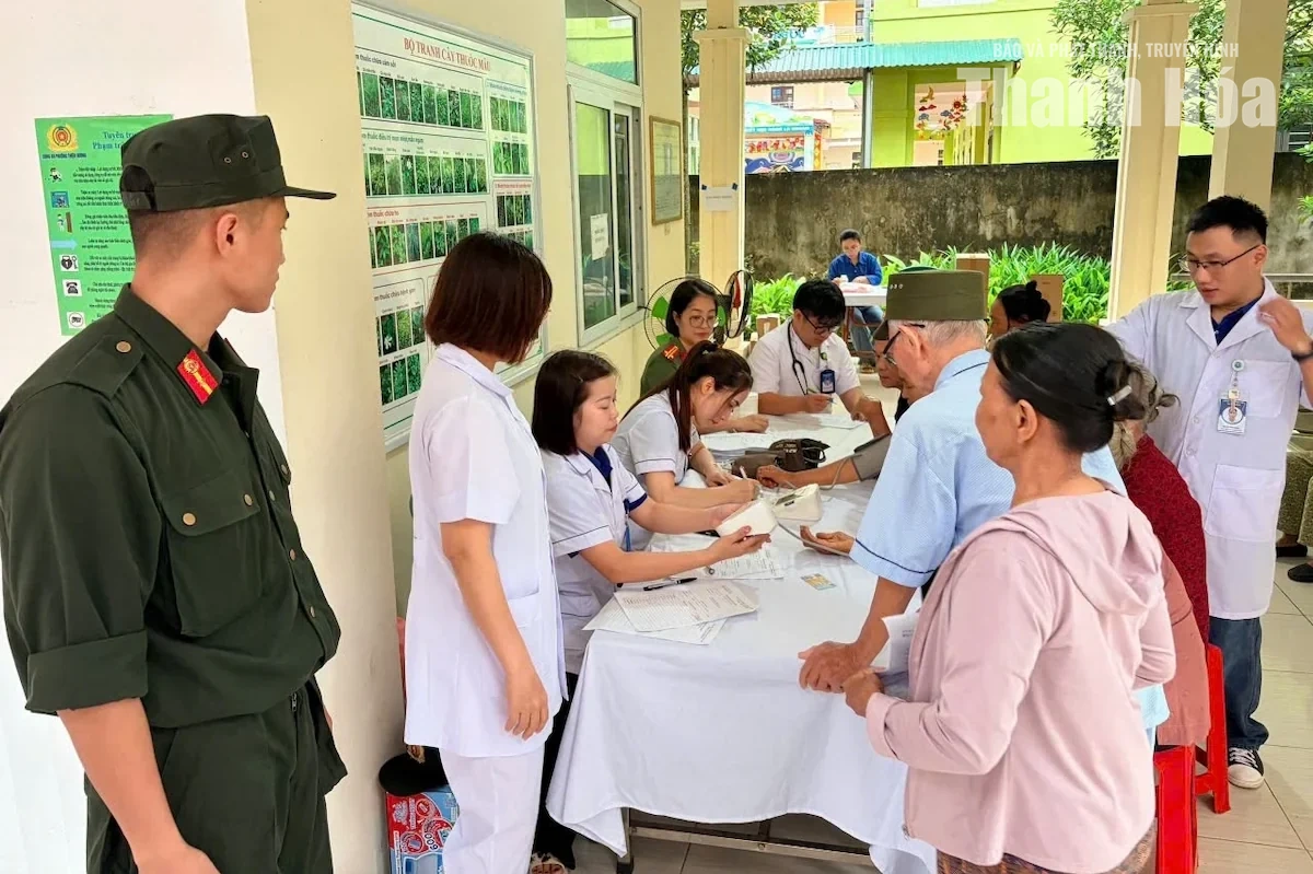 Khám bệnh, phát thuốc miễn phí cho người dân phường Hàm Rồng