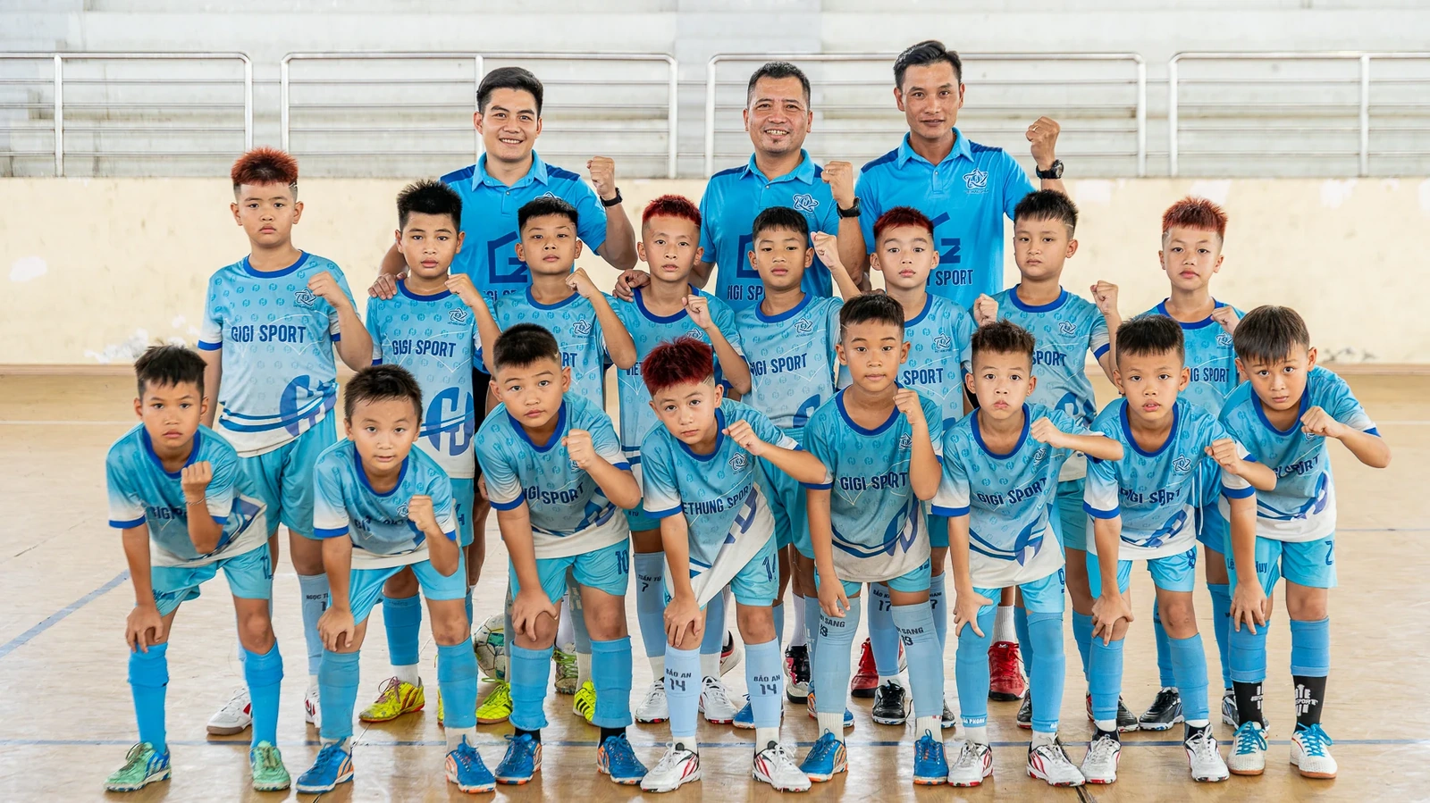 Nếu sau giải đấu, mọi người nhớ đến U9 Việt Hùng Thanh Hóa không chỉ bởi thành tích mà còn bởi lối chơi đẹp, tinh thần cống hiến của các con, thì với tôi đó đã là một thành công trọn vẹn. Hạnh phúc lớn nhất của một người làm bóng đá trẻ là nhìn thấy những cậu bé ngày nào còn rụt rè, hay khóc vì nhớ nhà nay đã tự tin bước ra sân, dám cầm bóng, dám chơi và dám theo đuổi ước mơ của mình.