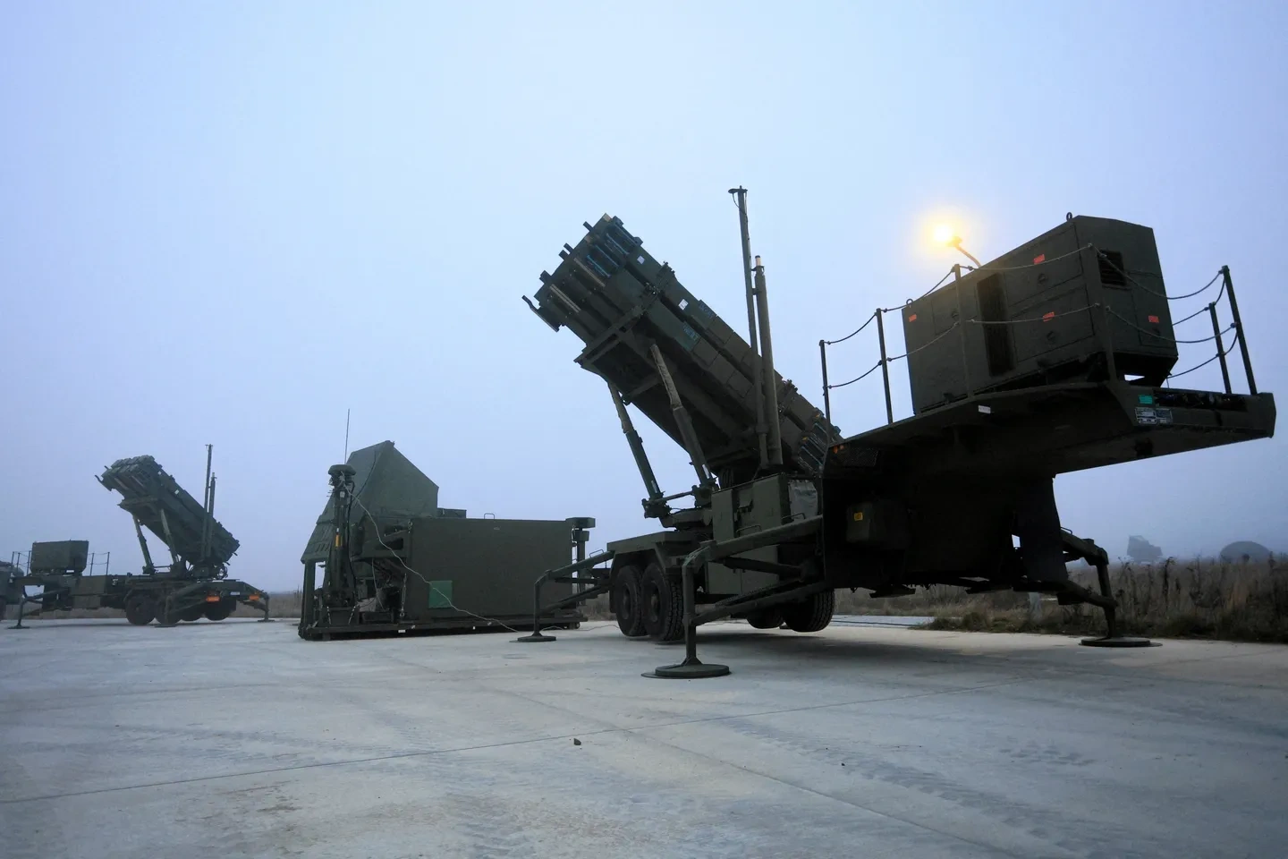 Lầu Năm Góc mở rộng sản xuất tên lửa đánh chặn Patriot và THAAD