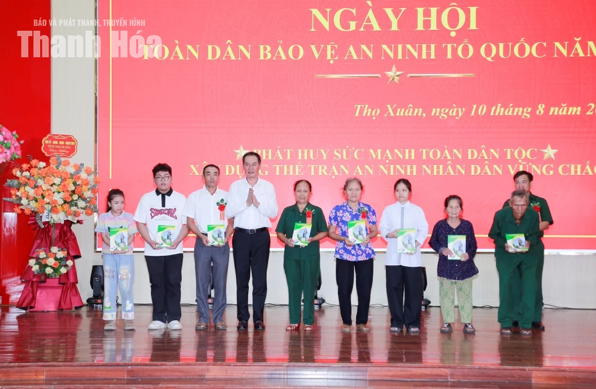 Phó Bí thư Tỉnh ủy Trịnh Tuấn Sinh dự Ngày hội “Toàn dân bảo vệ an ninh Tổ quốc” tại xã Thọ Xuân